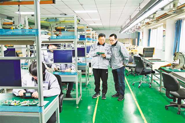 重慶建安儀器有限責(zé)任公司黨委書(shū)記 執(zhí)行董事胡利民 5年時(shí)間 讓企業(yè)實(shí)現(xiàn)規(guī)模質(zhì)量 雙跨越